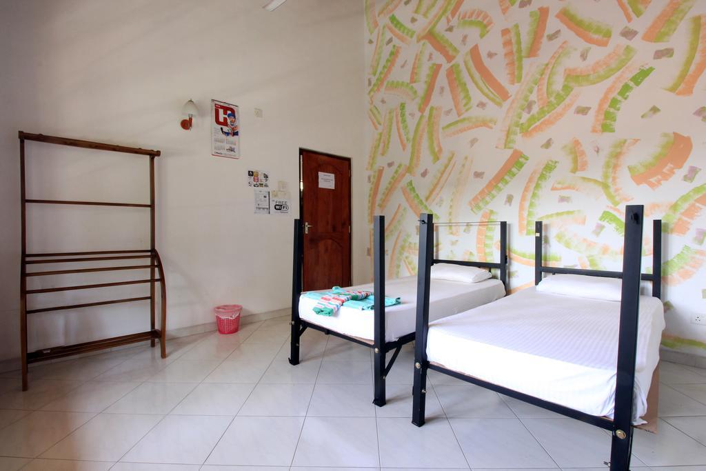 Flipflop Hostel Негомбо Экстерьер фото