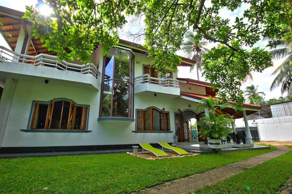 Flipflop Hostel Негомбо Экстерьер фото